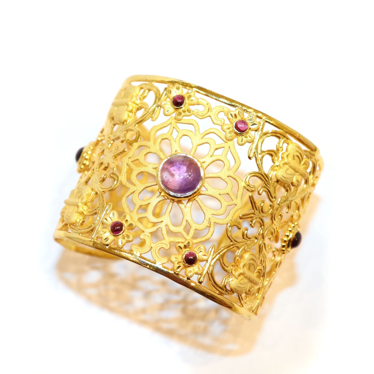 White Gold Bracelet and Lab Grown Diamond Jewelry at Rs 99000/piece | सफेद  सोने का ब्रेसलेट in Surat | ID: 2851211987797