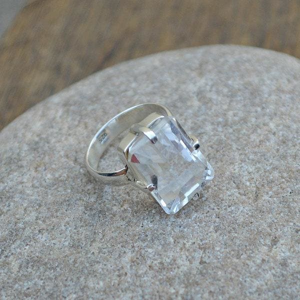 Crystal Ring Gemstone at Rs 1000/piece | क्रिस्टल की फैशन अंगूठी in Jaipur  | ID: 22496876433