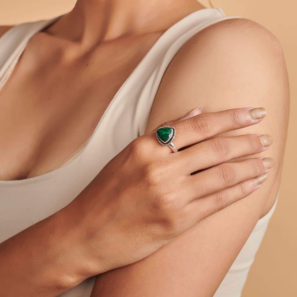 Gold or Silver - Which is the suitable metal for wearing Emerald Ring?