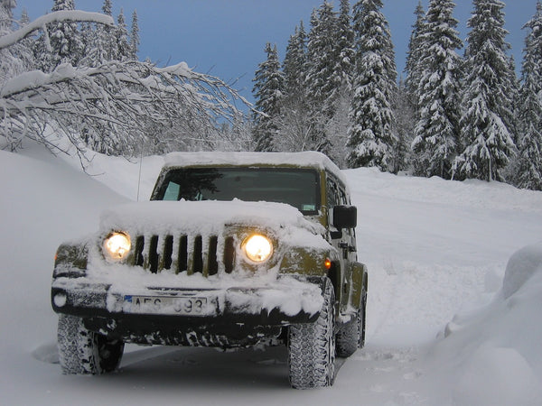 Jeep dans neige