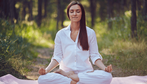 Mujer en meditación