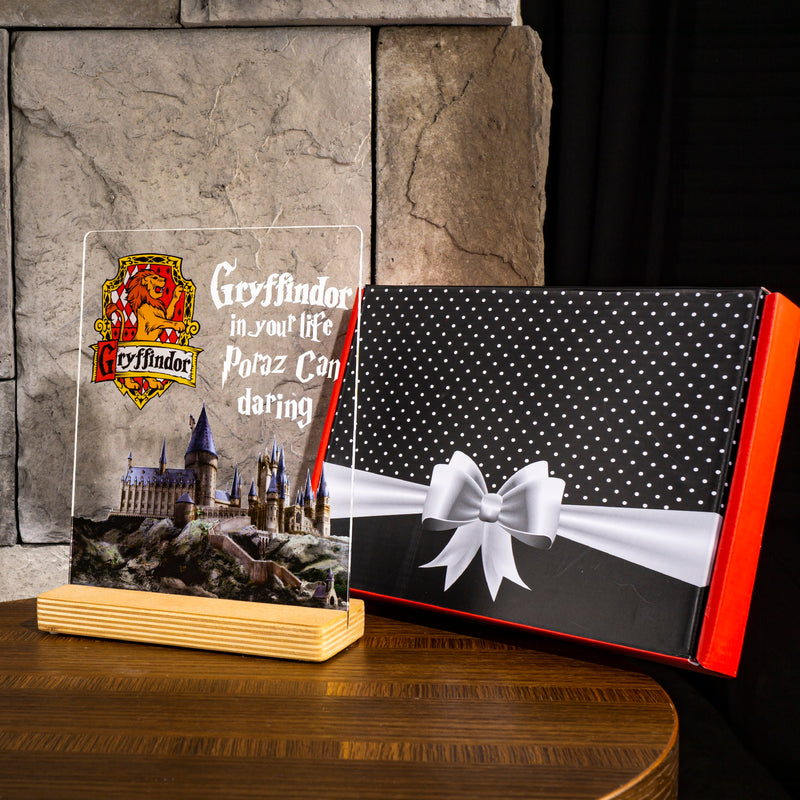 Personalisiertes Harry Potter Hogwarts Gryffindor Geschenk mit UV-Druck Holzaufsteller & Geschenkbox