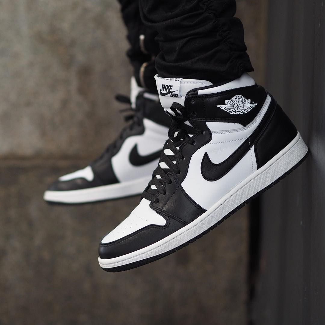 nike air jordan 1 retro high black and white