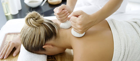 Compress Massage Using Aromatherapy