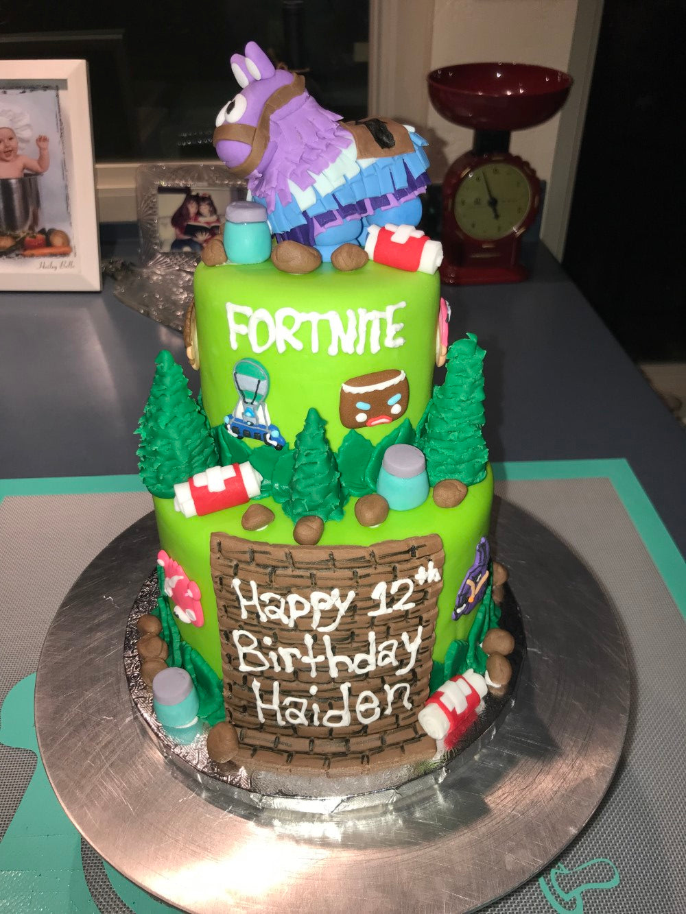 Fortnite Game Cake 1