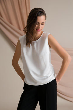 Sleeveless fitted blouse white