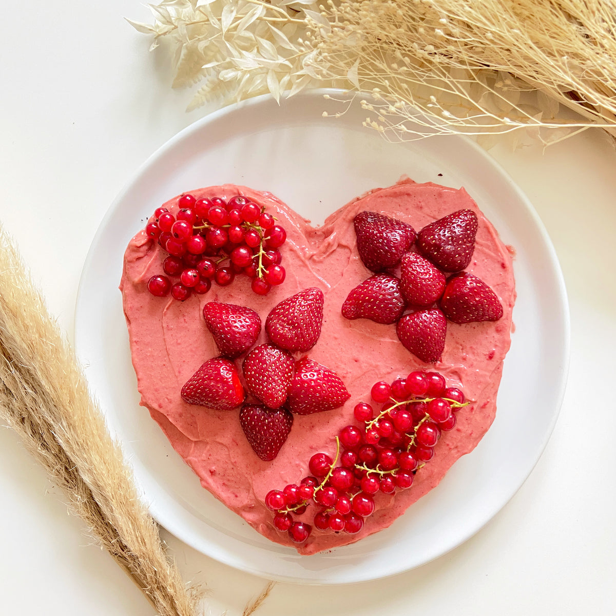 Veganer Schokokuchen mit Erdbeercreme ohne raffinierten Zucker