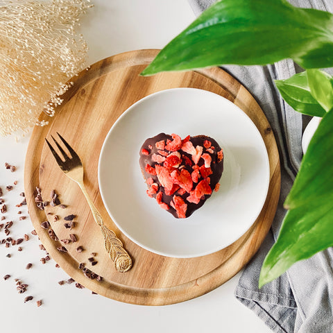 Bananenmuffin mit gefriergetrocknete Erdbeeren