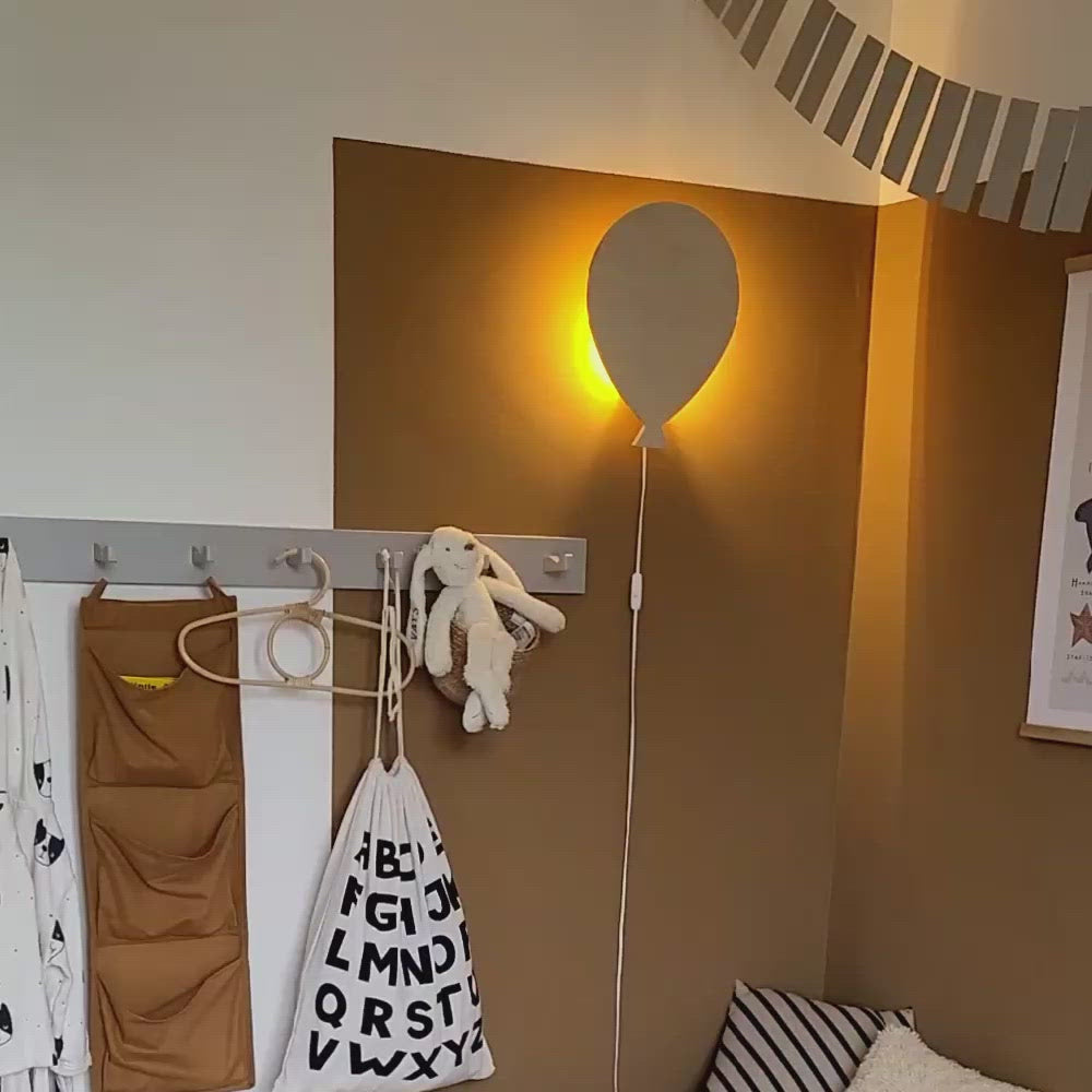 Kalksteen kleur de ober Wandlamp kinderkamer Ballon - houten lampje voor aan de muur – toddie.nl