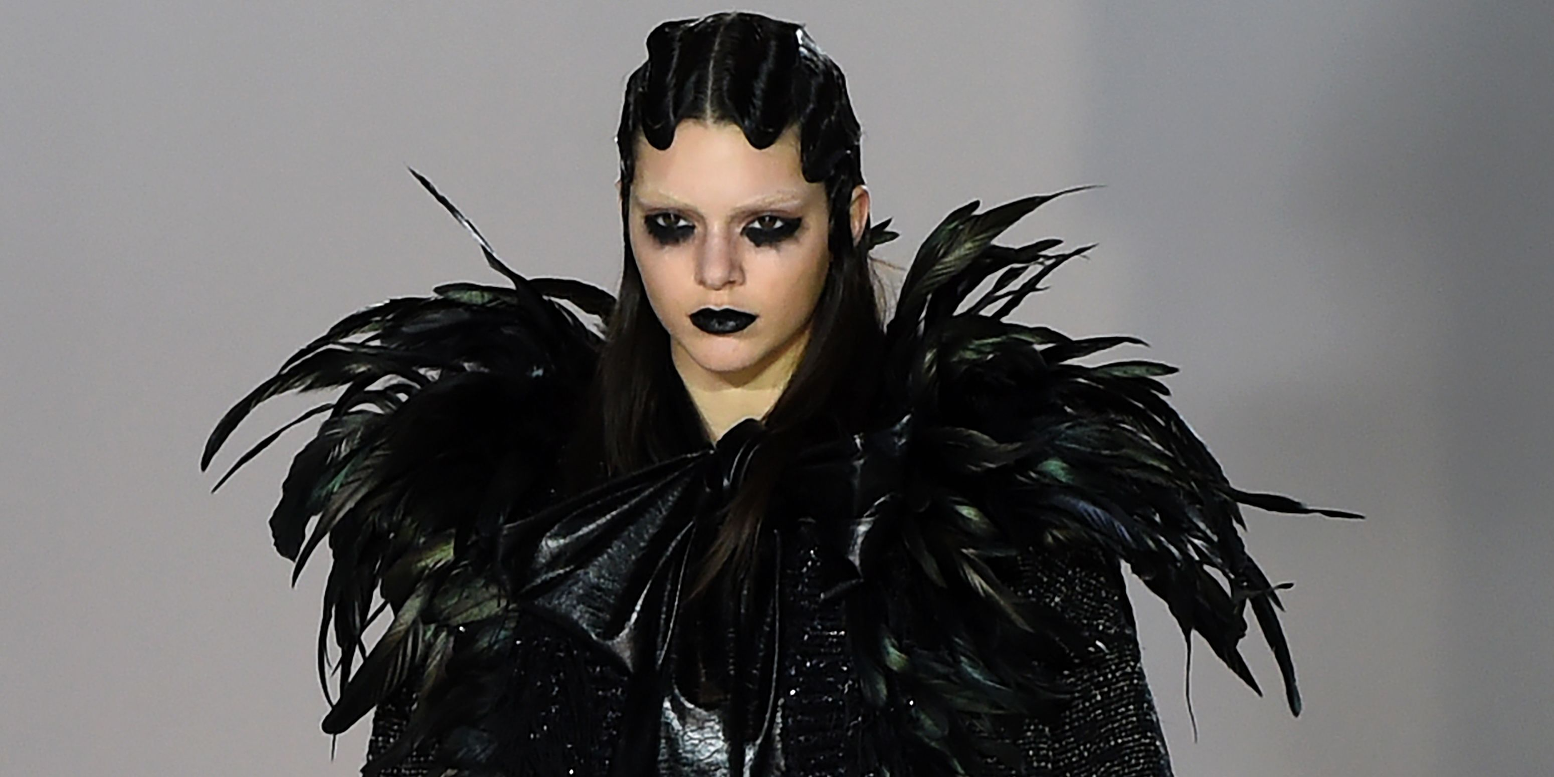 Gothic Fashion Style: Exploring the Dark Elegance!