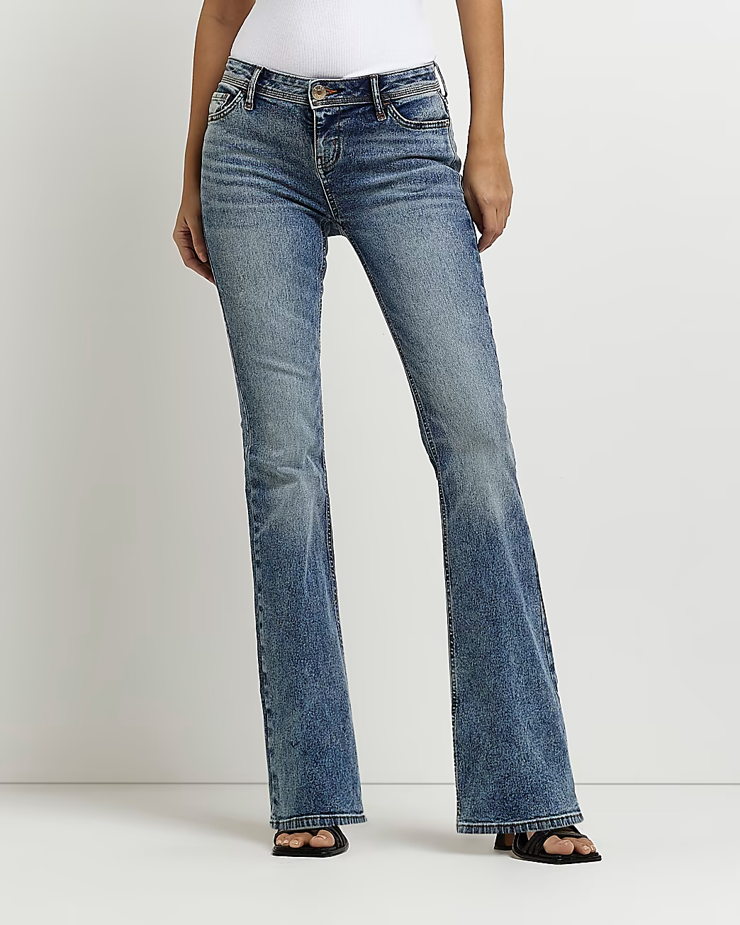 BLUE LOW RISE FLARED JEANS