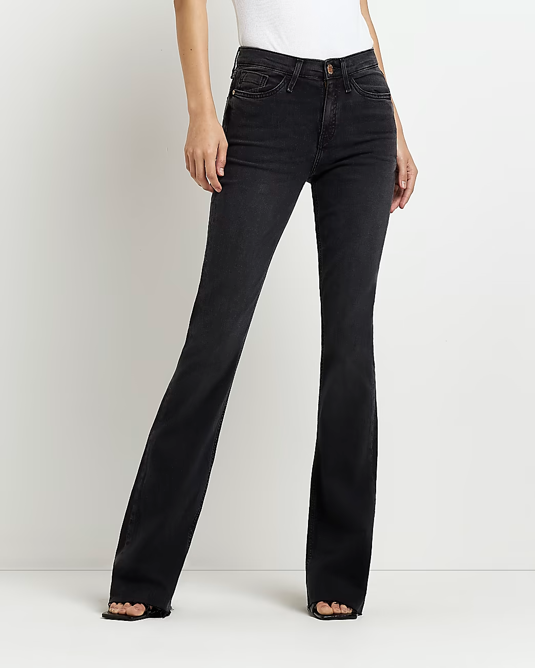 BLACK MID RISE FLARED JEANS