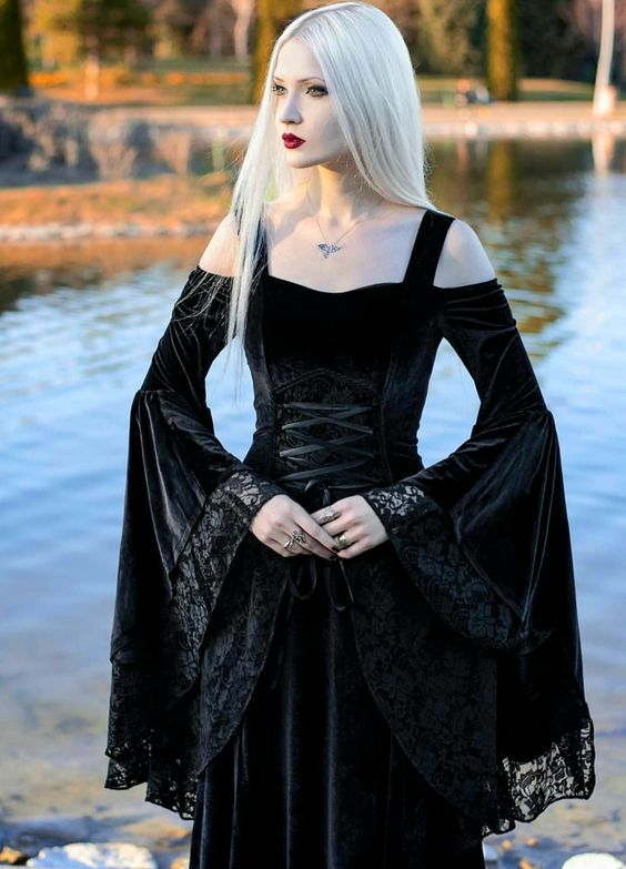 Gothic Fashion Style: Exploring the Dark Elegance!