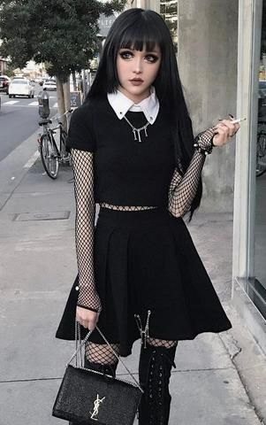 Gothic Fashion Style: Exploring the Dark Elegance!