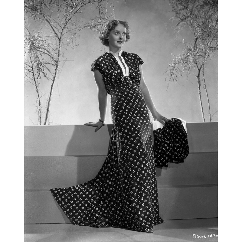 1930s Fashion Style: Luxury and Glamour in Timeless Elegance