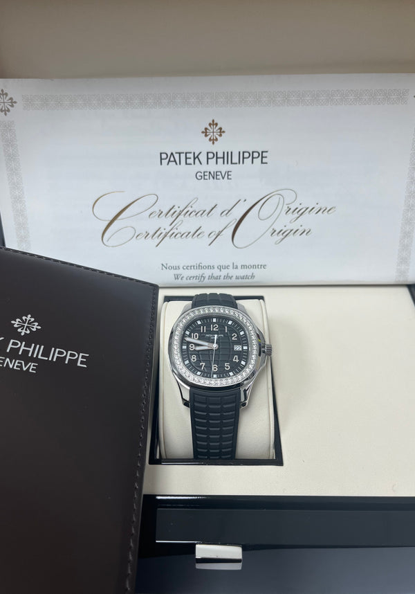 A Green-Dial Patek Philippe Nautilus Just Sold For 1,300% Above Its Retail  Price