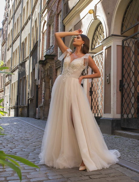 CORALIE - FEMININE A-LINE WEDDING DRESS WITH TULLE SKIRT