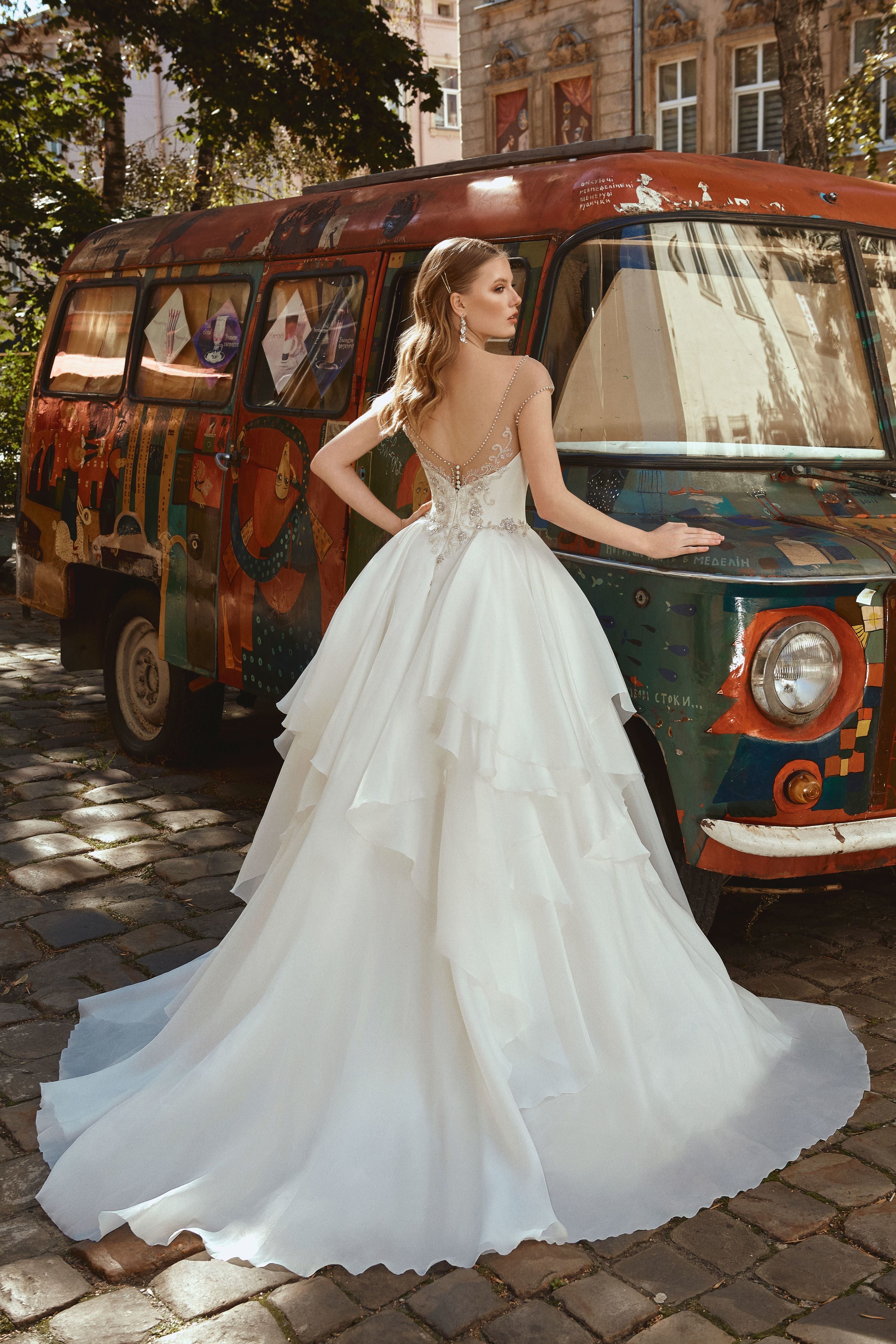 Timeless Wedding Dresses To Lookout : Ruffled Corset Bodice Tulle Skirt