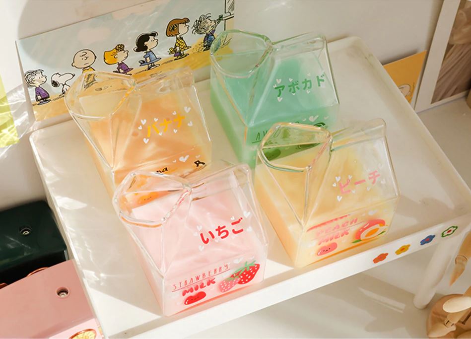 https://cdn.shopify.com/s/files/1/0257/0620/1165/products/adorable-fruity-milk-glass-milk-cartons-350-ml-home-bobos-house-945717_2000x.jpg?v=1604814745