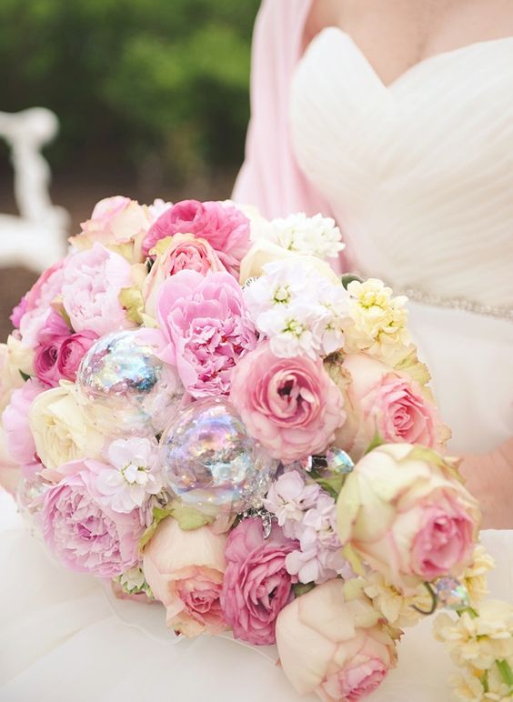 Iridescent Bridal Bouquet | 6 Ideas for an Iridescent Wedding | My Wedding Favors