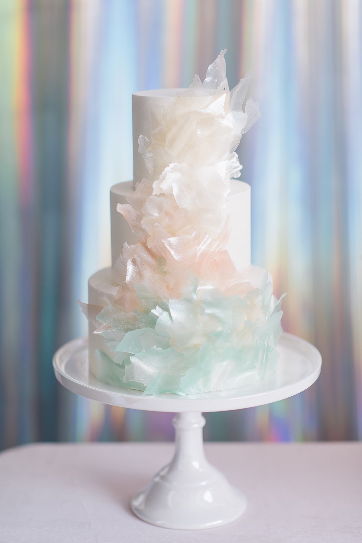 Iridescent Wedding Cake | 6 Ideas for an Iridescent Wedding | My Wedding Favors