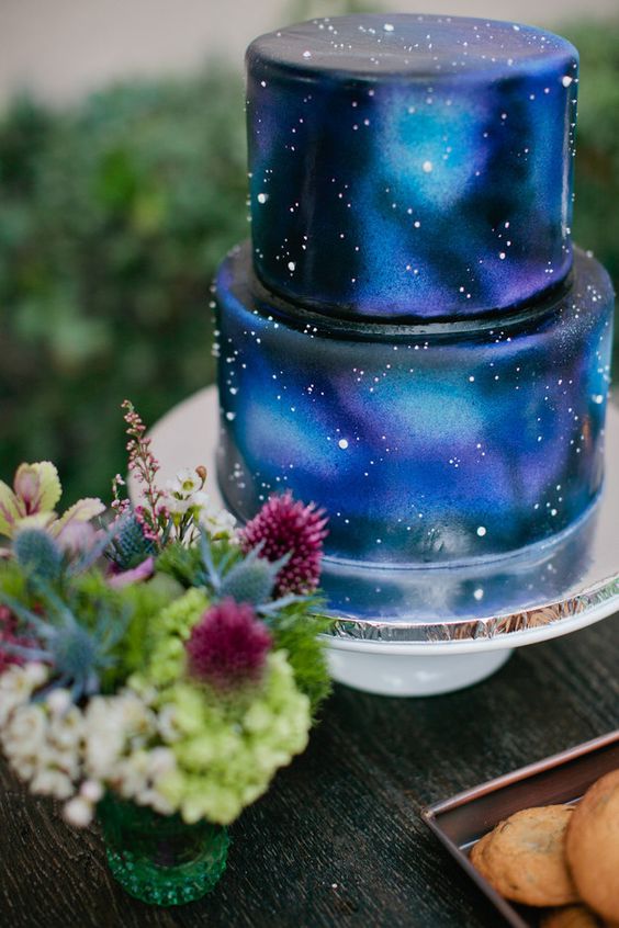 Galaxy Cake | 6 Unique and Dazzling Wedding Cakes | My Wedding Favors
