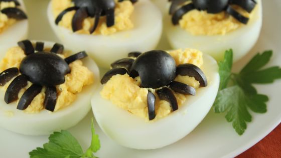 Spider Eggs | Spooky Food For a Halloween Party | My Wedding Favors