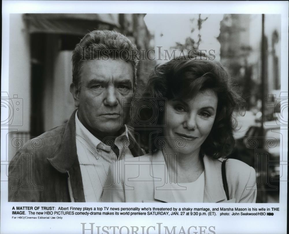 19 Press Photo Albert Finney And Marsha Mason Star In The Image On Historic Images