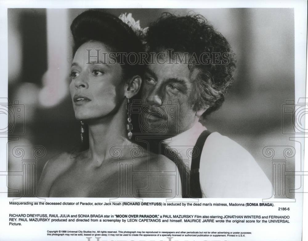 19 Press Photo Richard Dreyfuss And Sonia Braga Star In Moon Over Pa Historic Images