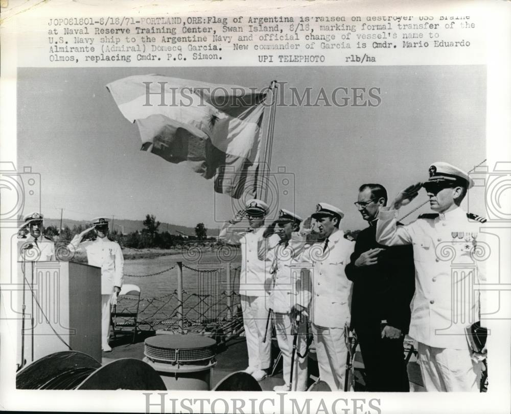1971 Press Photo Flag Of Argentina Raised On Destroyer Uss At Naval Re Historic Images