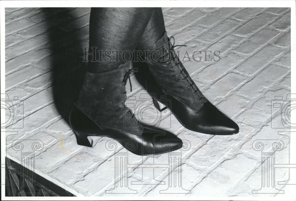 1993 Press Photo Nine West Lace-Up 