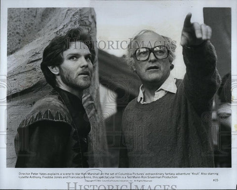 1983 Press Photo Actor Ken Marshall and Director Peter Yates in "Krull" - Historic Images