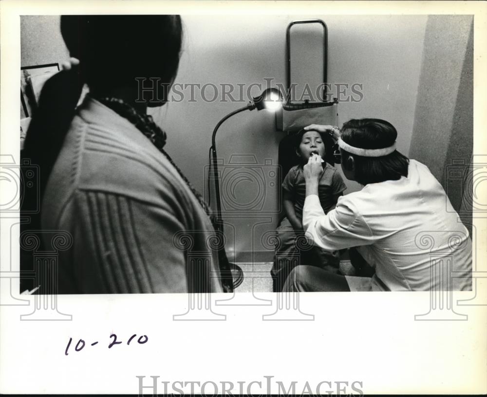 1979 Press Photo Jorge Gonzales examined by Dr Duane Lunderberg - ora2 ...