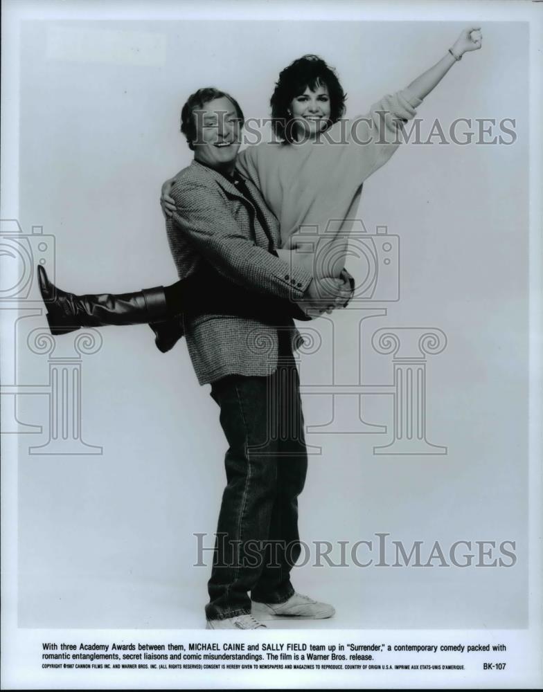 1987 Press Photo Michael Caine Sally Field In Surrender