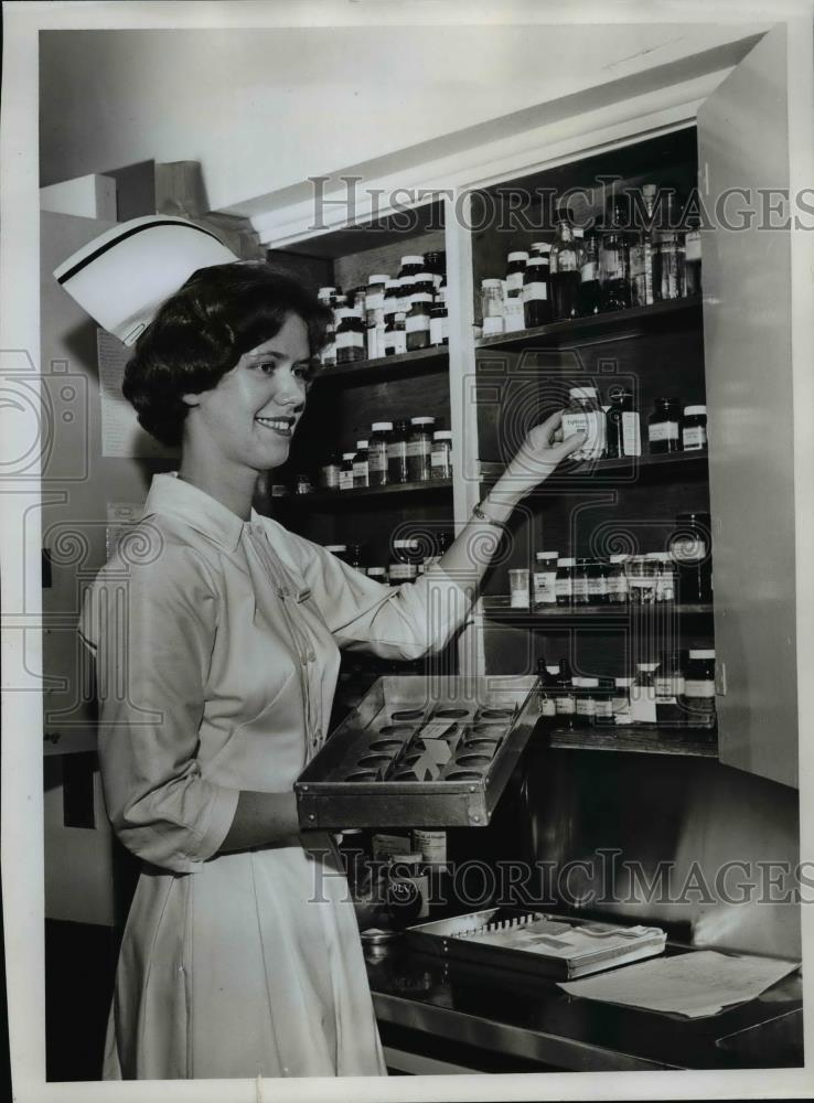 1962 Press Photo Mary Van De Grift, Student Nurse - orb52339 - Historic ...