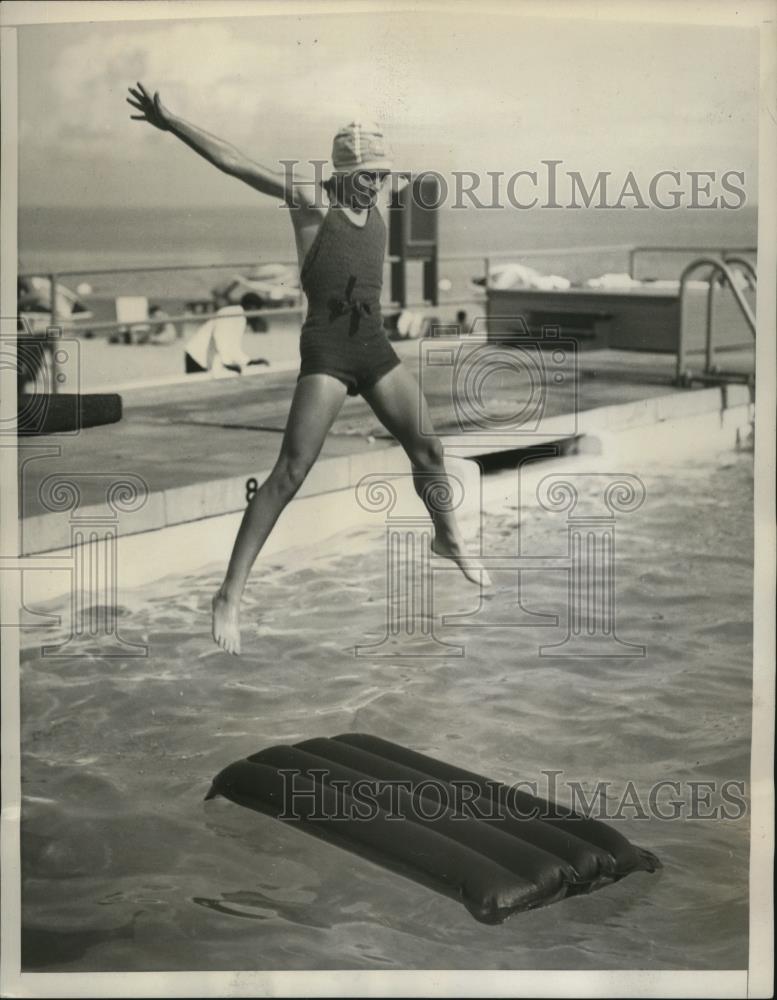 Hope Audrey Plummer swimming in Florida on vacation 1929 Vintage Press ...