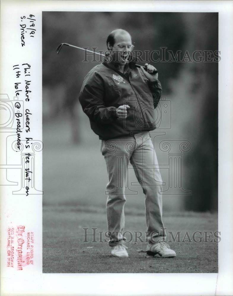 1991 Press Photo Phil Mahre cheers his tee shot on 11th hole at Broadm ...