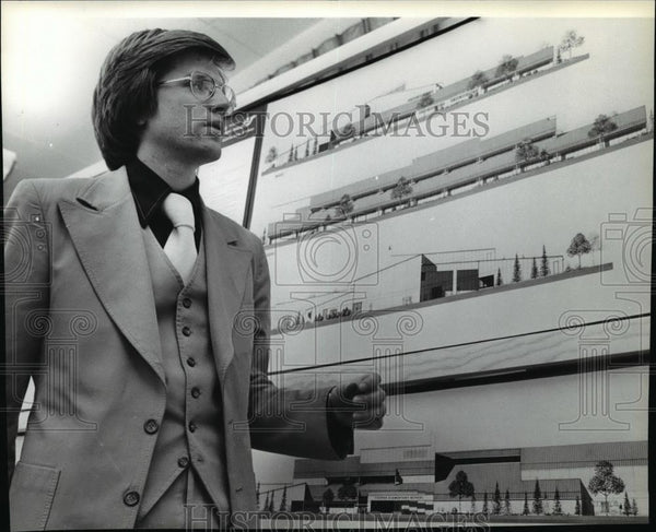 1979 Press Photo Michael Ormsby pres of school district 81 looks at sc ...