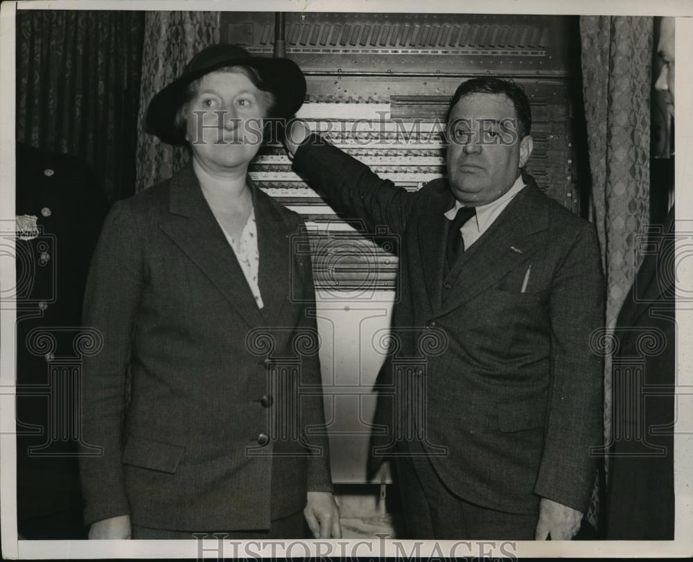 1936 Press Photo New York Mayor LaGuardia Inspects Polls Before Voting ...