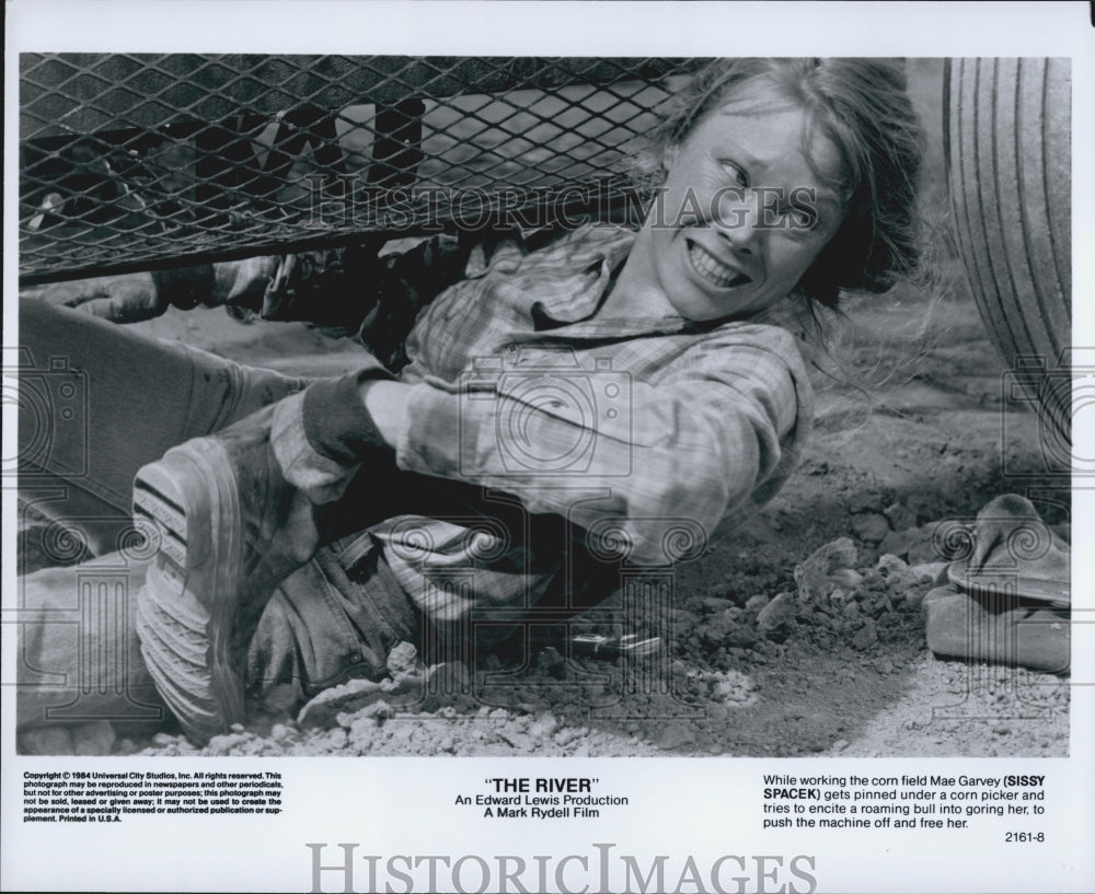 1984 Press Photo Kurt Russell in Swing Shift - Historic Images