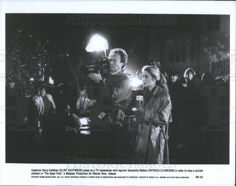 1988 Press Photo The Dead Pool Film Undercover Cameraman Clint Eastwood Scene - Historic Images