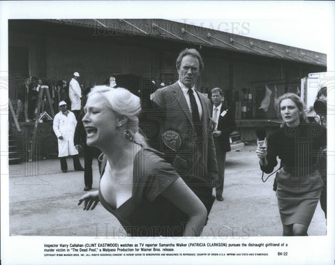 1988 Press Photo The Dead Pool Film Patricia Clarkson Pursuing Woman Scene - Historic Images