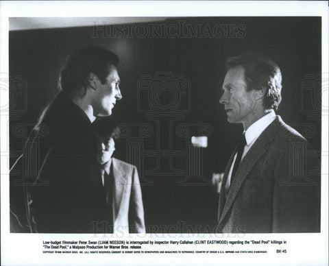 1988 Press Photo The Dead Pool Film Liam Neeson Clint Eastwood Interrogation - Historic Images