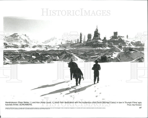 1995 Press Photo Peter Weller Actor Andy Lauer Futuristic Thriller Screamers - Historic Images