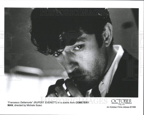 1996 Press Photo Film Cemetery Man Rupert Everett - Historic Images