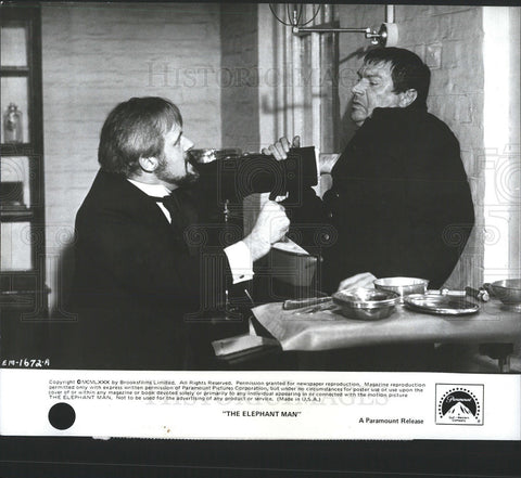 1980 Press Photo Anthony Hopkins, Michael Elphick in "The Elephant Man" - Historic Images