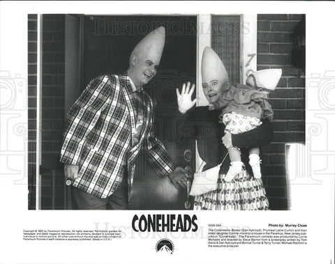 1993 Press Photo Dan Aykroyd & Jane Curtain in "Coneheads" - Historic Images