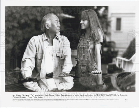 1994 Press Photo Noriyuki "Pat" Morita Hilary Swank Mr. Miyagi "Next Karate Kid" - Historic Images