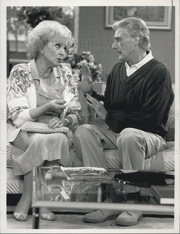 1989 Press Photo Betty White Guest Stars On Empty Nest with Richard Mulligan - Historic Images