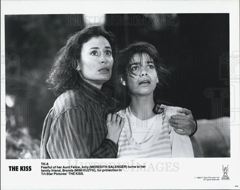 1988 Press Photo Meredith Salenger & Mimi Kuzyk in "The Kiss" - Historic Images